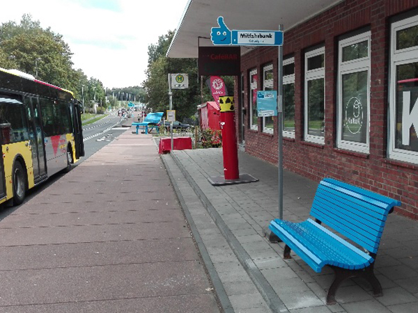 08-mitfahrbank-koepfchen