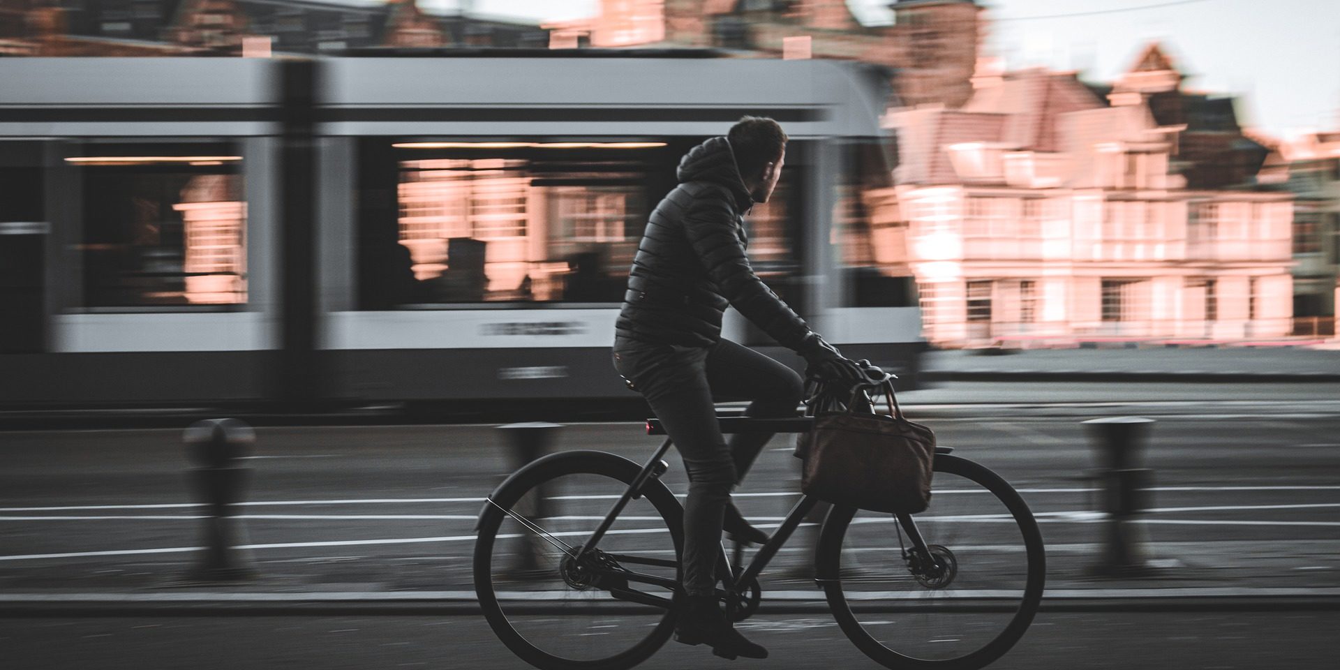 commuter-5339073_1920